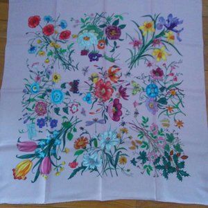 Gucci flora V. Accornero silk scarf NWT